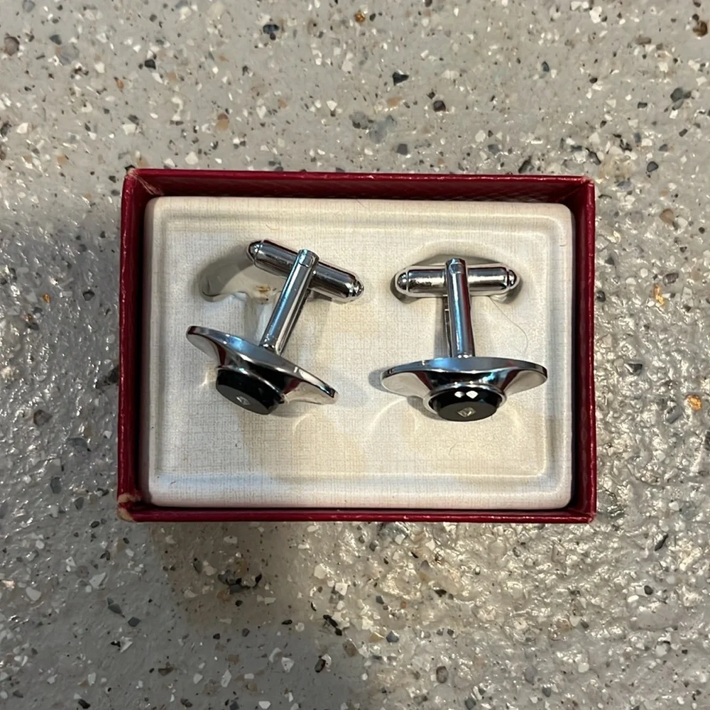 VINTAGE MULTIFACETED BLACK GLASS AND SILVER TONE CUFF LINKS